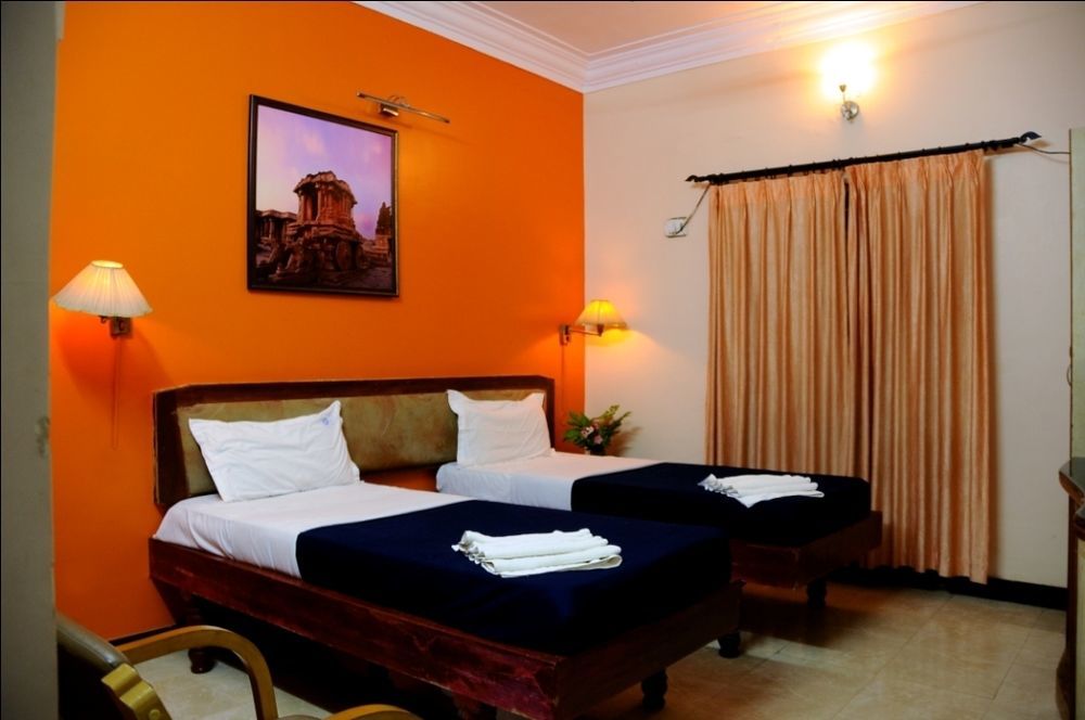 Kstdc Hotel Mayura Bhuvaneshwari Kamalapur 함피 외부 사진