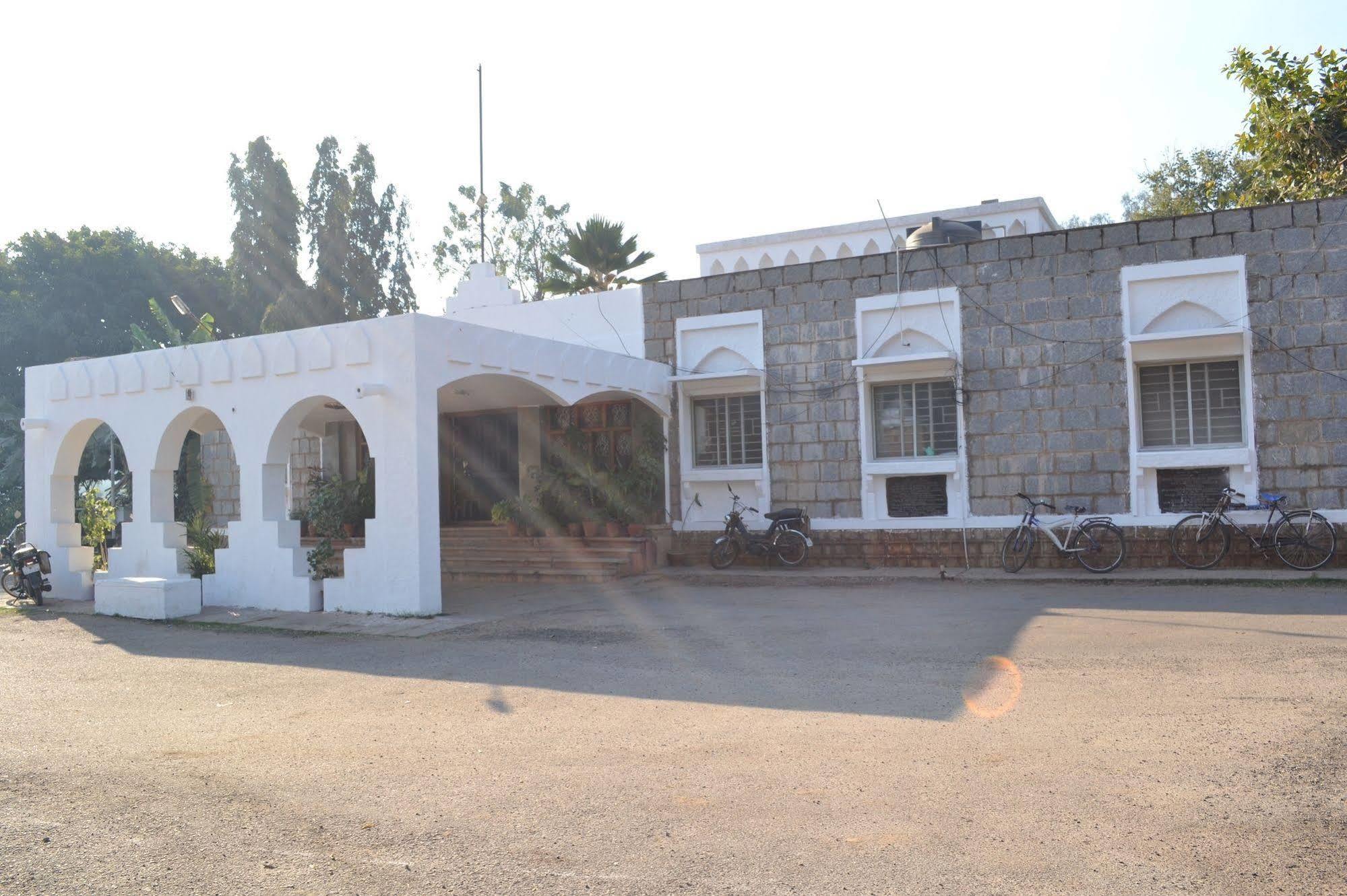 Kstdc Hotel Mayura Bhuvaneshwari Kamalapur 함피 외부 사진